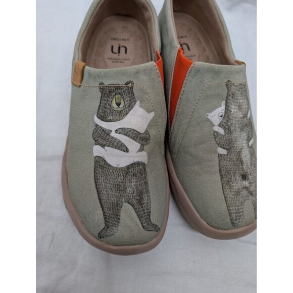 UIN youth size 6.5 Bear's Hug slip on canvas shoes light green SH10 - Picture 2 of 11